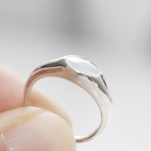 Mother of Pearl Signet RING ‐White‐/ SV925 ≪送料無料