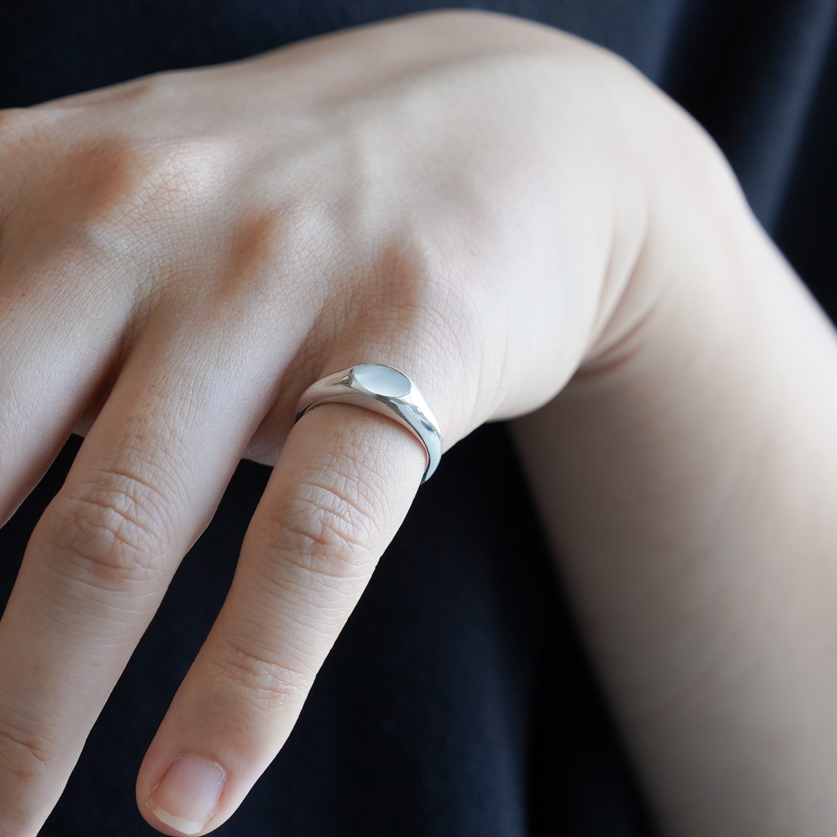 Mother of Pearl Signet RING ‐White‐/ SV925 ≪送料無料≫ シグネット