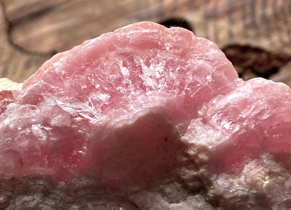 アルゼンチン産　ロードクロサイト　インカローズ原石　① 阿根廷産　紅紋石　Rhodochrosite 51g 1枚目の画像