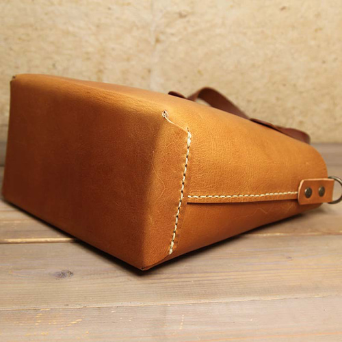 新品未使用品♡Ｍal. 本革トートバック25センチ　キャメル 総手縫い☆肉厚 シュリンク ヌメ革 本革 キャメル 存在感のある