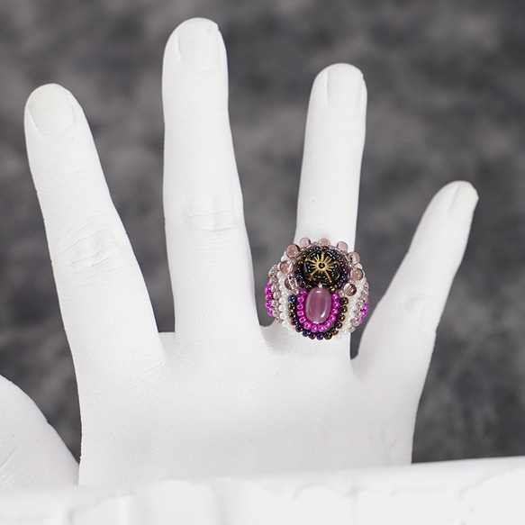 閒聊戒指，也可用於繫圍巾 179 均碼珠繡戒指 粉紅色 黑色 花 頭頂戒指 第4張的照片