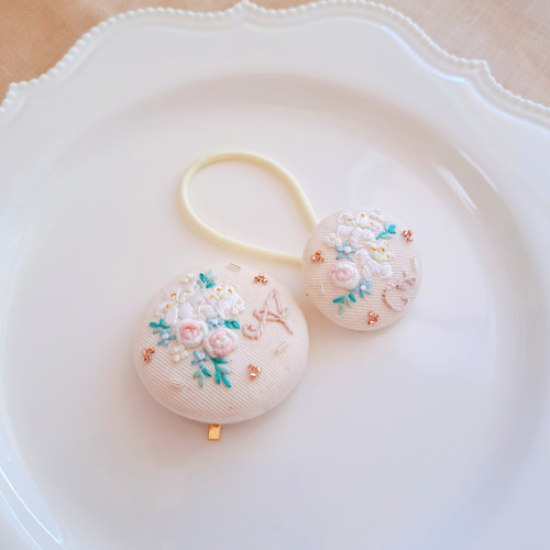 ユリ♡♡さま専用になります♡ヴィンテージドイリー＆刺繍·͜· ♡ 親子お揃い】刺繍アクセサリー&ヘアゴム『ユリ』 | AMYu cerise