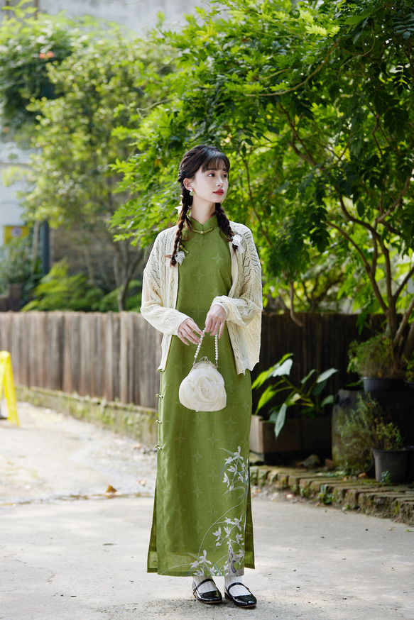 秋香綠色 國風印花短袖旗袍 新中式國風春節改良洋裝連身裙 第4張的照片