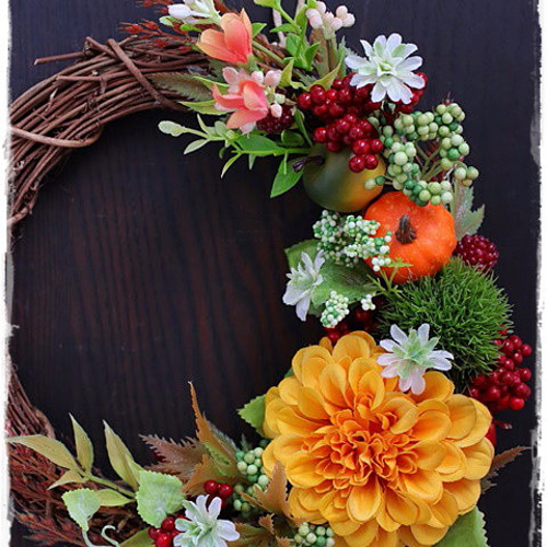 秋色リース】ロングセラー作品・オレンジ色のジニアが可愛い、色付く秋