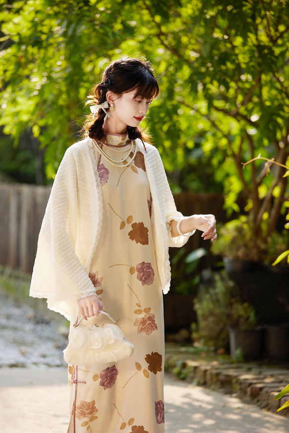 白色 溫柔蕾絲花邊針織披肩外套搭配旗袍 新中式中秋春節改良洋裝 第1張的照片
