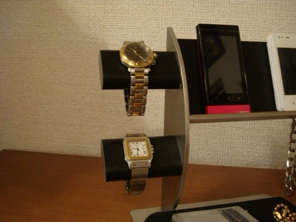 腕時計スタンド　ブラック腕時計2本・キー・携帯電話スタンド 《タバコ、ライター、メガネなども置ける大きな小物トレイ付き》 4枚目の画像