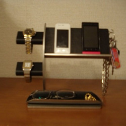 腕時計スタンド　ブラック腕時計2本・キー・携帯電話スタンド 《タバコ、ライター、メガネなども置ける大きな小物トレイ付き》 2枚目の画像