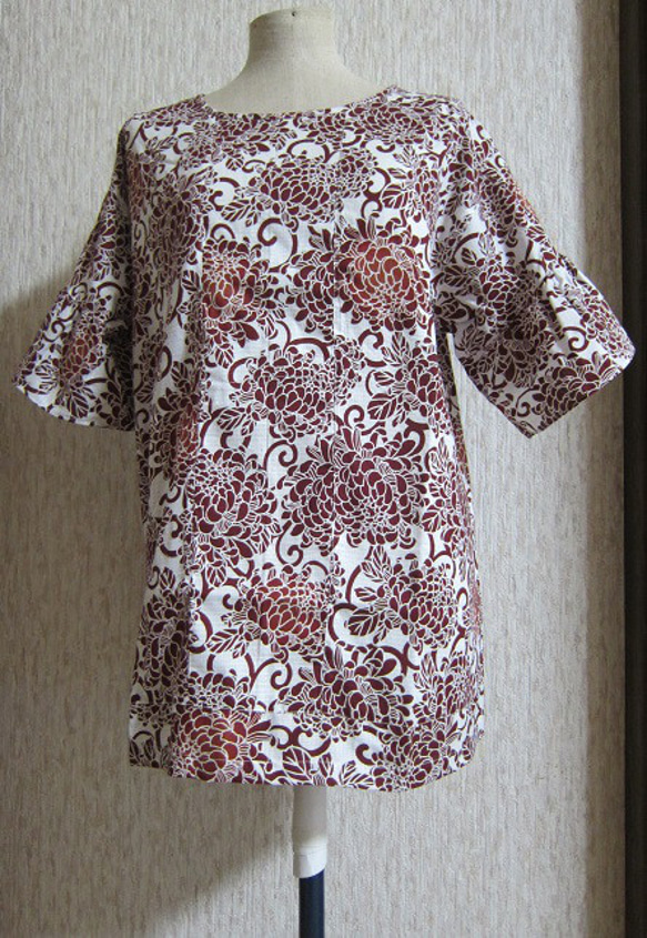 夏のホームドレス　着物リメイク浴衣地チュニック（小豆色の菊模様）E-2 1枚目の画像