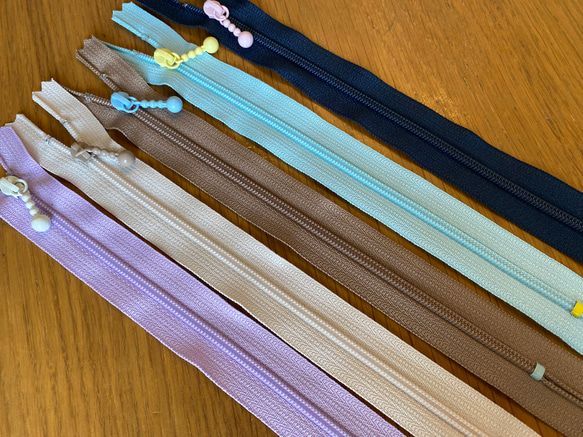 新入荷！『シンプルで使いやすい♪玉付きファスナー 20cm 　YKK』～各１色　計5本Ⓛ～ 1枚目の画像