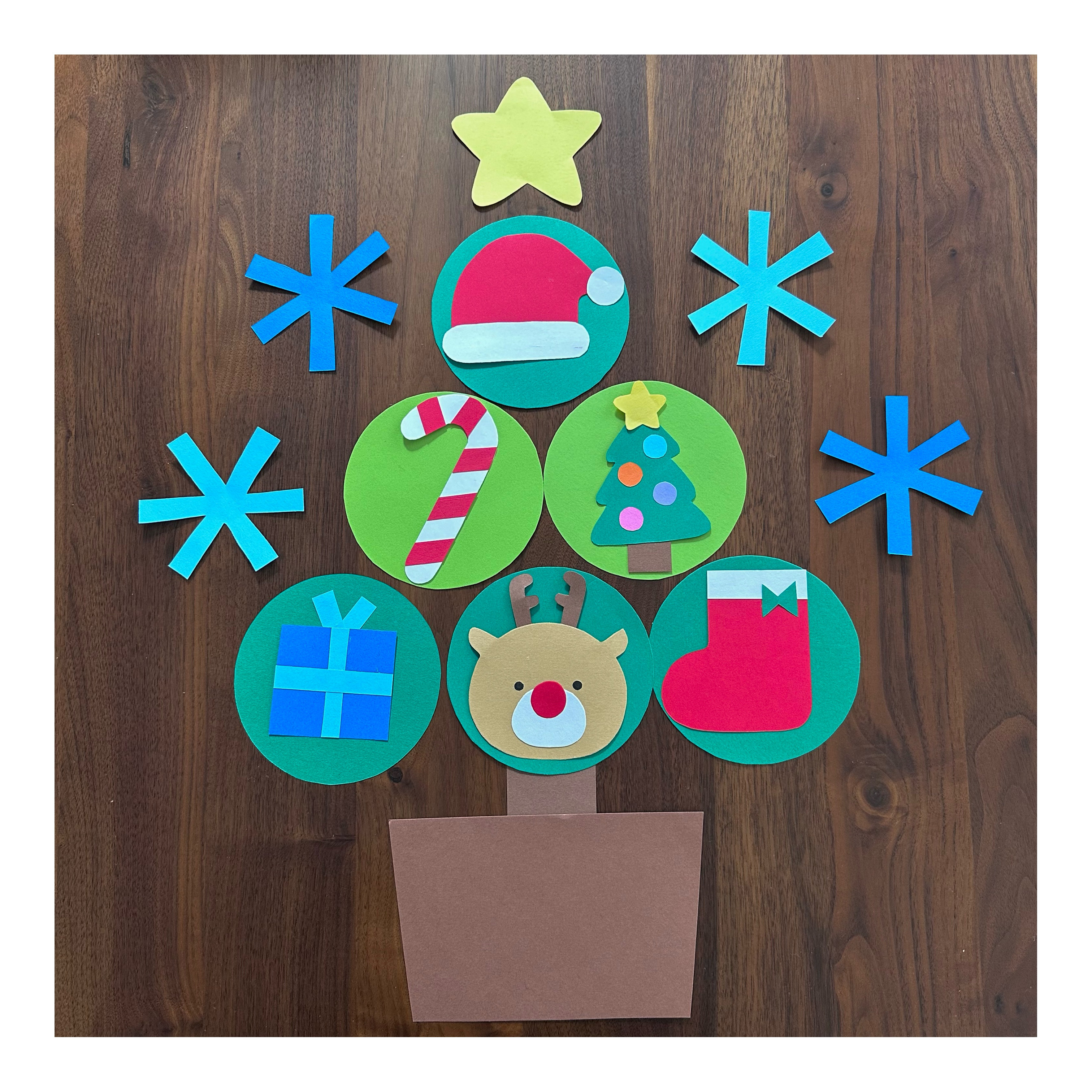サンタとツリー　絵画 クリスマス絵の簡単な書き方とクリスマスぬり絵（無料） | 脳