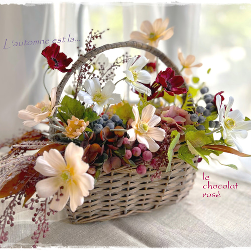 フレンチシックシリーズ❣️新作。野の花アレンジチョコレートコスモスを添えて フレンチシックシリーズ❣️秋の野の花アレンジ