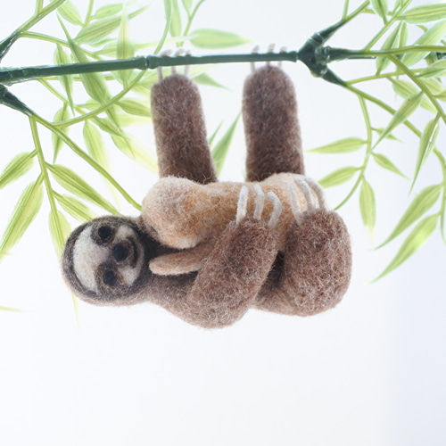 ナマケモノ親子 羊毛フェルト kuricco 通販 16467938｜Creema(クリーマ)