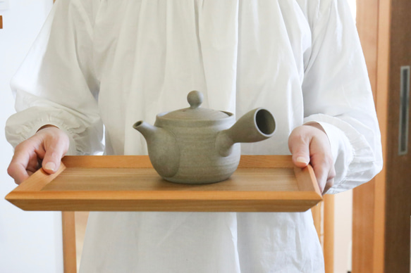 【母の日ギフトにおすすめ】「洗いやすく茶葉のつまらない急須」　愛知県常滑産・ステンレス製茶漉し付き急須・400cc 2枚目の画像