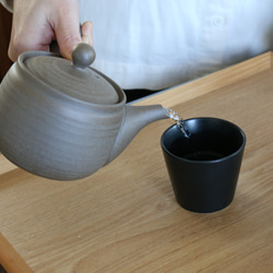 【母の日ギフトにおすすめ】「洗いやすく茶葉のつまらない急須」　愛知県常滑産・ステンレス製茶漉し付き急須・400cc 7枚目の画像