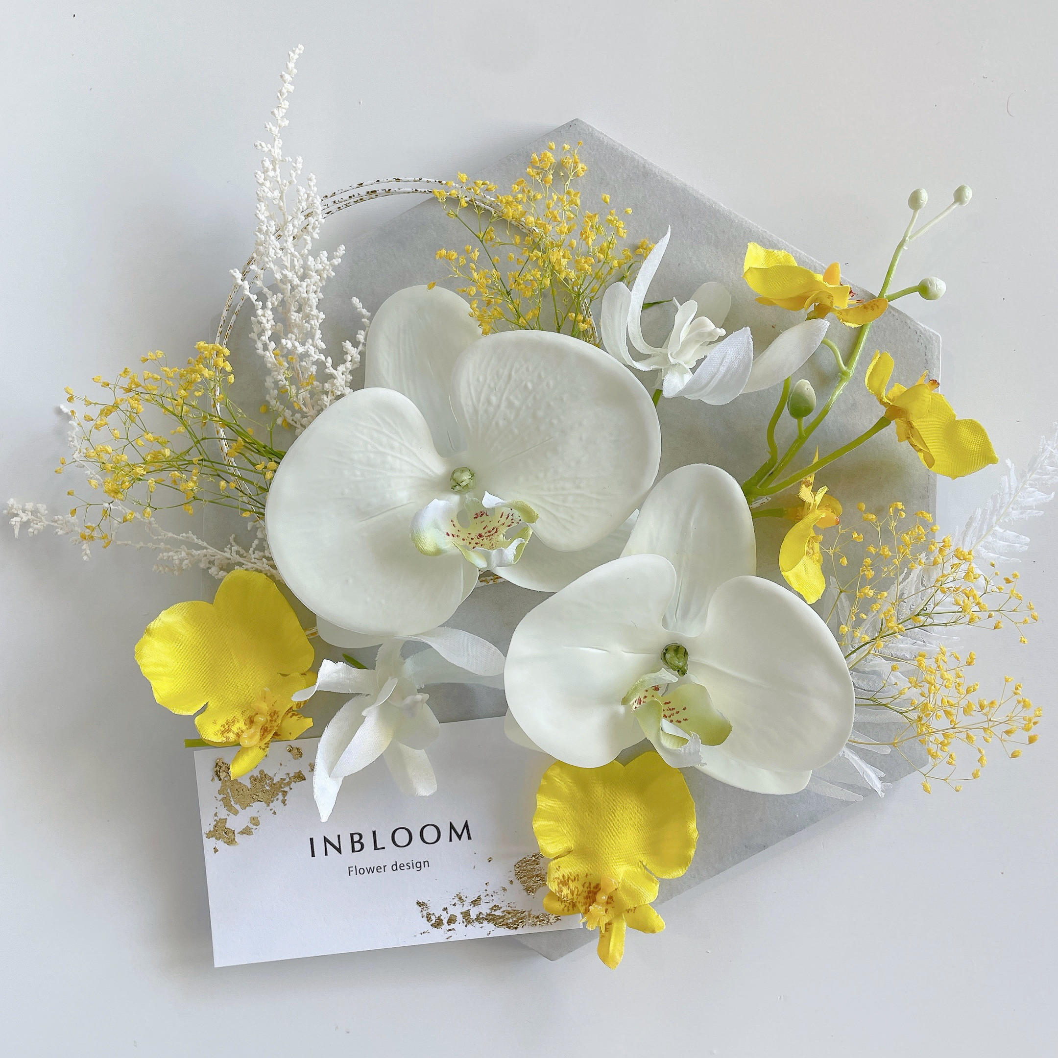 NEW 胡蝶蘭 ♡ 髪飾り  造花　白無垢　成人式 ウェディング　ヘッドパーツ　ヘアアクセサリー