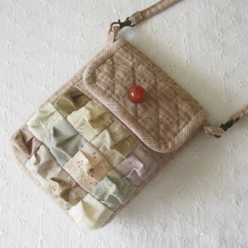 送料無料 パッチワークポシェット完成品 パフのポシェット スマホ