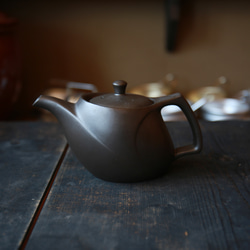 持ちやすい急須【新生活のお迎え準備に】「たっぷり大容量でほうじ茶や番茶にも」　愛知県常滑産・注ぎ口網付き急須・450cc 7枚目の画像