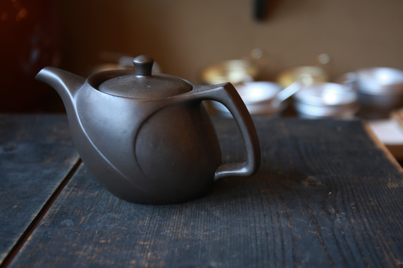 持ちやすい急須【新生活のお迎え準備に】「たっぷり大容量でほうじ茶や番茶にも」　愛知県常滑産・注ぎ口網付き急須・450cc 11枚目の画像