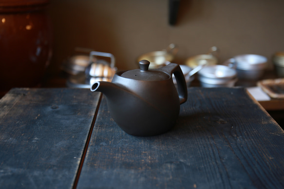 持ちやすい急須【新生活のお迎え準備に】「たっぷり大容量でほうじ茶や番茶にも」　愛知県常滑産・注ぎ口網付き急須・450cc 9枚目の画像