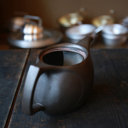 持ちやすい急須【新生活のお迎え準備に】「たっぷり大容量でほうじ茶や番茶にも」　愛知県常滑産・注ぎ口網付き急須・450cc 14枚目の画像