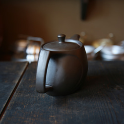 持ちやすい急須【新生活のお迎え準備に】「たっぷり大容量でほうじ茶や番茶にも」　愛知県常滑産・注ぎ口網付き急須・450cc 10枚目の画像