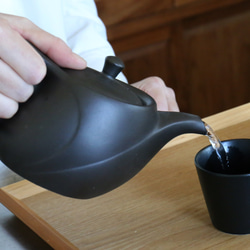 持ちやすい急須【新生活のお迎え準備に】「たっぷり大容量でほうじ茶や番茶にも」　愛知県常滑産・注ぎ口網付き急須・450cc 6枚目の画像