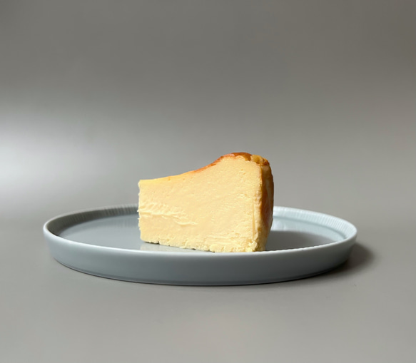 ホワイトチョコのバスクチーズケーキ12cmホール 1枚目の画像