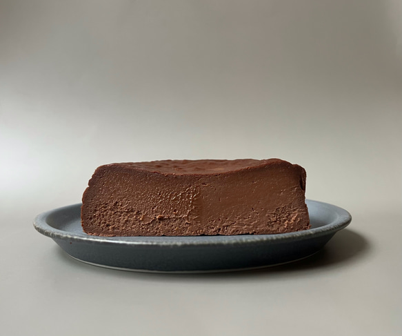 ビターチョコのバスクチーズケーキ12cmホール 2枚目の画像