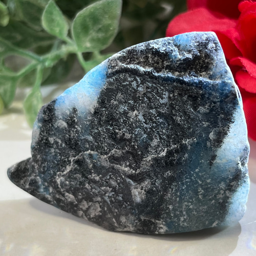 北欧の妖精✨　トロレアイト トロール石　原石　ラフストーン