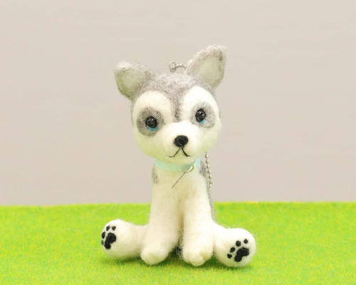羊毛フェルト シベリアンハスキーのキーホルダー どうぶつキーホルダー