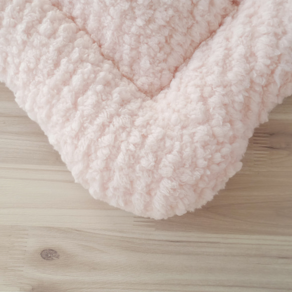 【完成品】フラット キャリークッション　さくらんぼ&リボン（ピンク）×プードルファー（ピンク）　Ｍサイズ 8枚目の画像