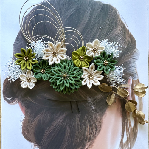 つまみ細工　縁取り　緑　抹茶 つまみ細工 抹茶 ゴールド つまみ細工の髪飾り - 和布・和生地