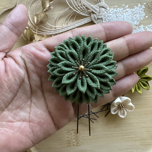 ✳︎抹茶色×うぐいす色✳︎つまみ細工髪飾り ヘアピン MAMO 通販