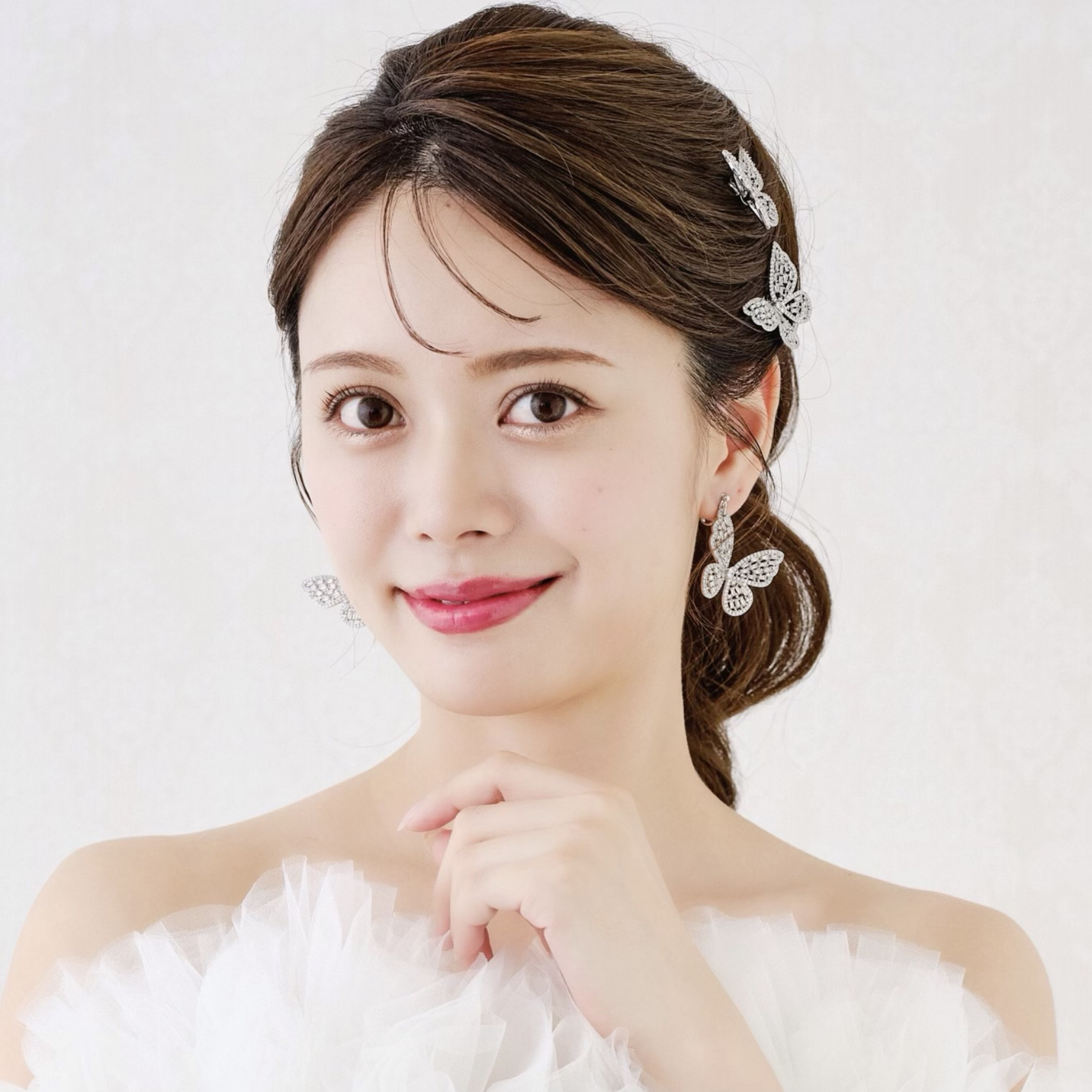 BE02 ブライダルピアス  蝶々 大ぶり　揺れる ブライダルイヤリング　ウェディングイヤリング