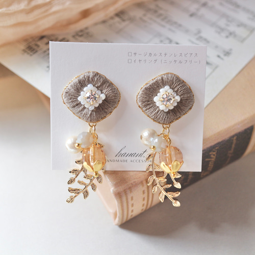 シフォンタッセル×花のビーズ刺繍ピアス/イヤリング