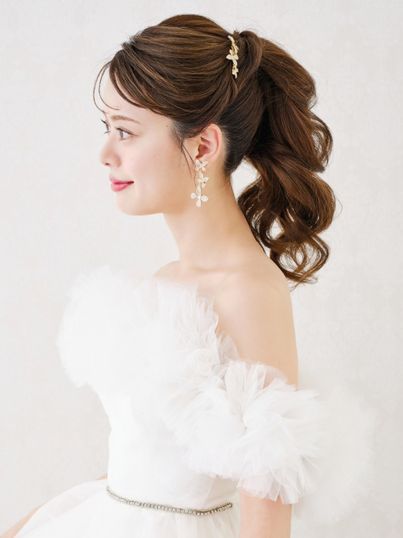 CR139ブライダルピアス  蝶々 大ぶり　揺れる 花嫁ピアス　ブライダルピアス　結婚式ピアス　ウェディングピアス 2枚目の画像