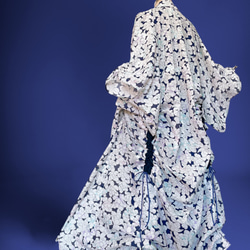 涼しげ ドレープ着物ガウン 裾袖クシュ 羽織 絽 着物リメイク シースルー 和柄 衣装 花柄 紺 男女兼用 フリーサイズ 3枚目の画像