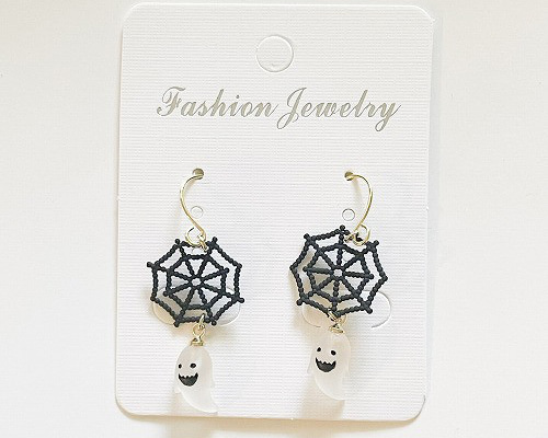 ハンドメイドピアス ハロウィン 蜘蛛の巣とオバケ（イヤリング変更可