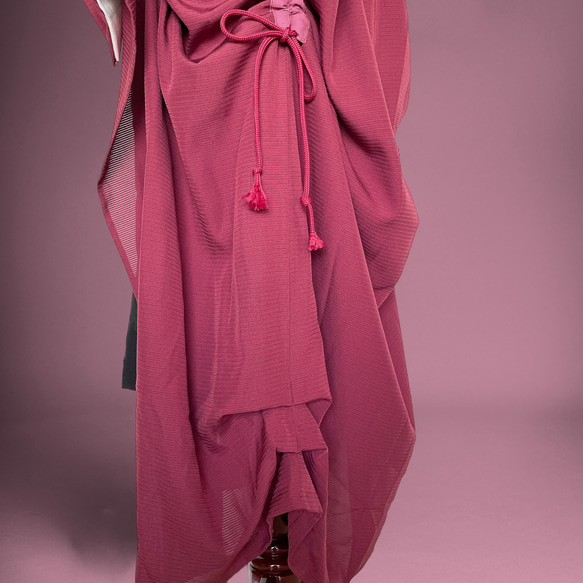 涼しげ ドレープ着物ガウン 裾袖クシュ 羽織 絽 着物リメイク 和柄 エンジ 男女兼用 フリーサイズ k5809 6枚目の画像