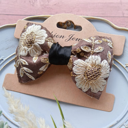 ピンク と パープル の 花模様 の インド刺繍リボン の フリル 巾着