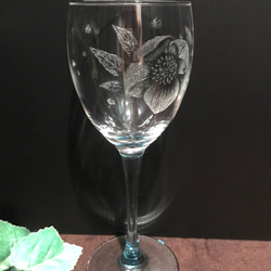 クリスマスローズのワイングラス〜手彫りガラス〜 8枚目の画像