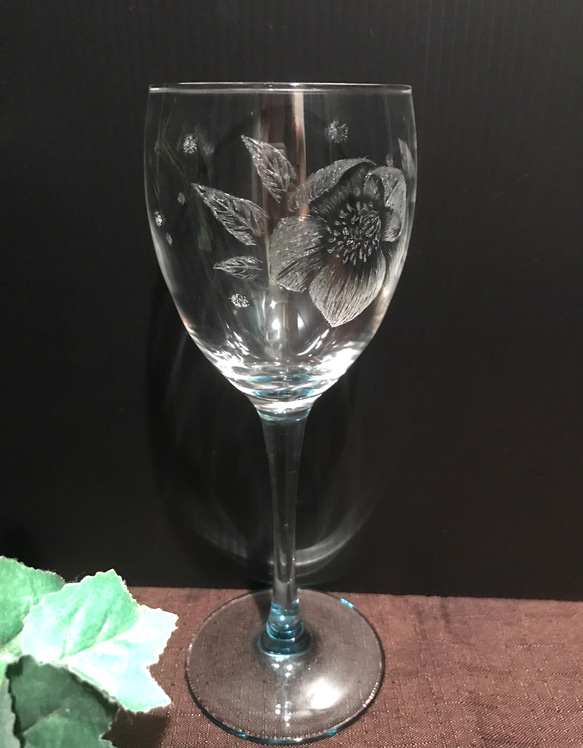 クリスマスローズのワイングラス〜手彫りガラス〜 8枚目の画像
