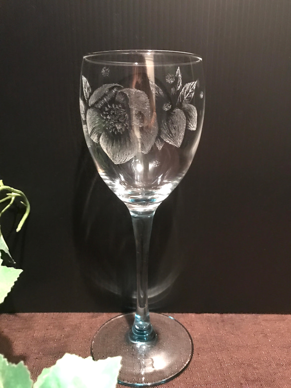 クリスマスローズのワイングラス〜手彫りガラス〜 6枚目の画像