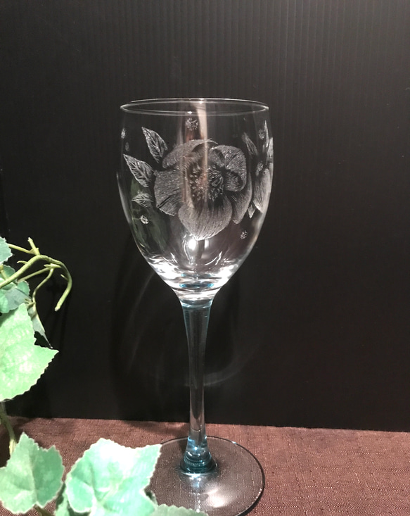クリスマスローズのワイングラス〜手彫りガラス〜 10枚目の画像