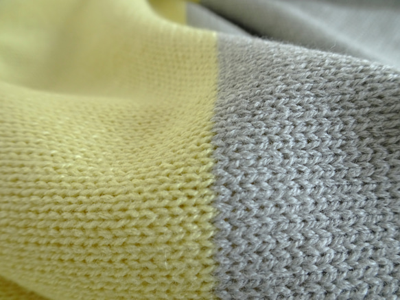 [日本製]雙色長季針織套頭衫&lt;黃色×淺灰色&gt; 第9張的照片