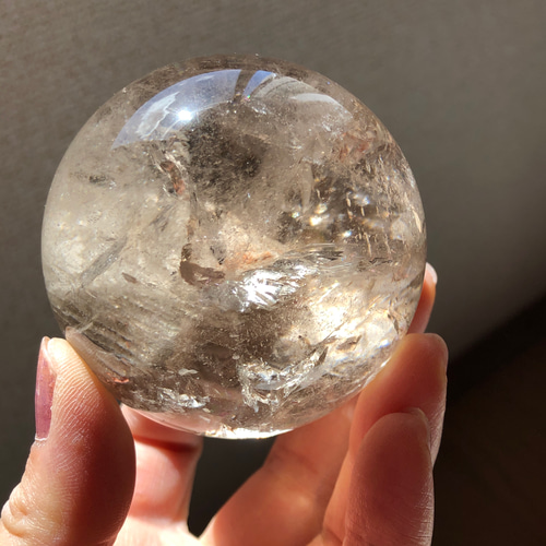 レア☆】虹入り☆千層ガーデンクォーツスフィア（丸玉）☆62mm
