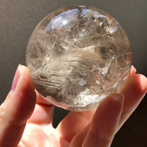 レア☆】虹入り☆千層ガーデンクォーツスフィア(丸玉)☆62mm レア☆】虹入り☆千層ガーデンクォーツスフィア(丸玉)☆62mm