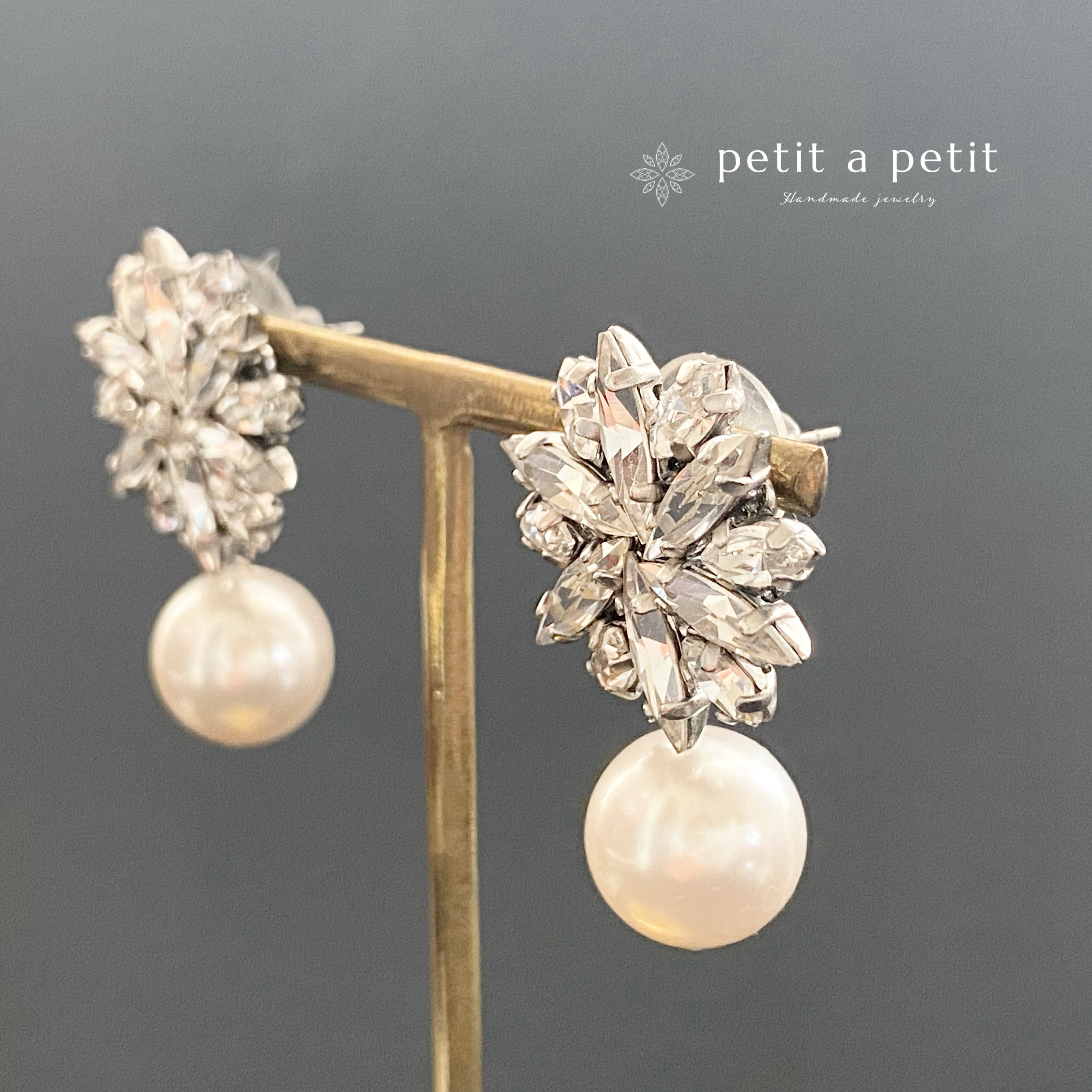 総スワロフスキー®︎ Pivoine w/pearl 2wayにも！ピアスorニッケルフリーイヤリング