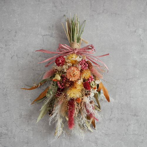 オレンジ×ピンクと木の実のドライフラワースワッグ 壁掛け 花束 ブーケ