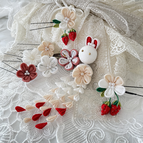 うさぎと苺】送料無料 髪飾り ヘアピン つまみ細工 花 Uピン 赤ちゃん